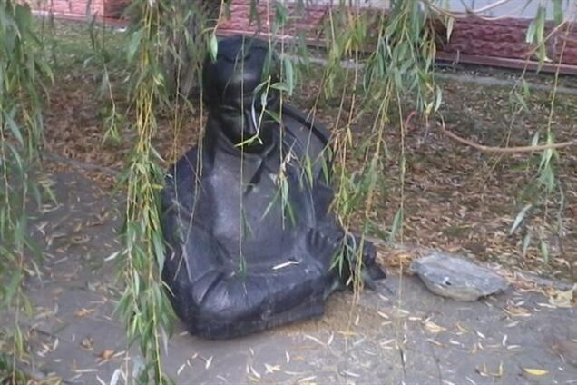 На Тернопільщині вандали пошкодили два бюста Бандери