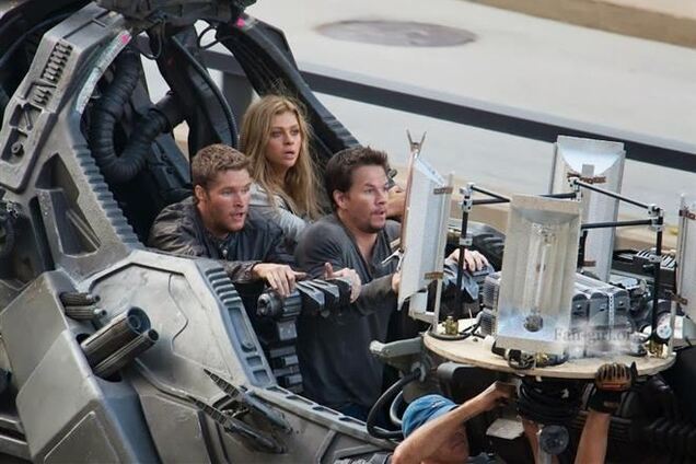 На съемочную группу 'Трансформеров' снова напали