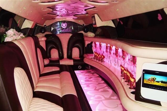 У Харкові підпалили лімузин