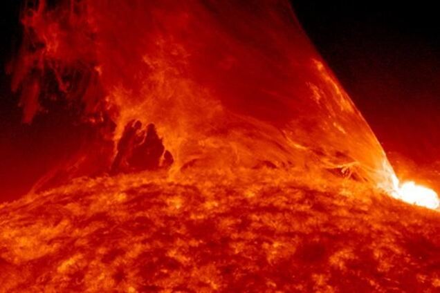 Вторая за сутки мощная вспышка произошла на Солнце