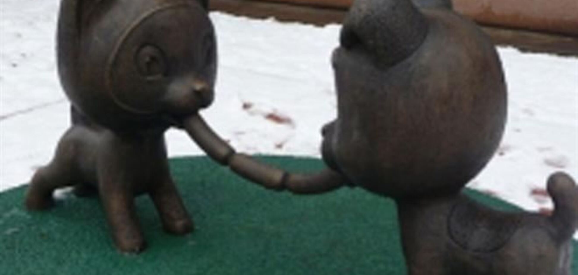 В России появился памятник сосиске дружбы