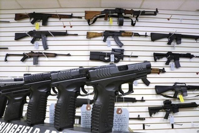 В соцсетях массово торгуют оружием