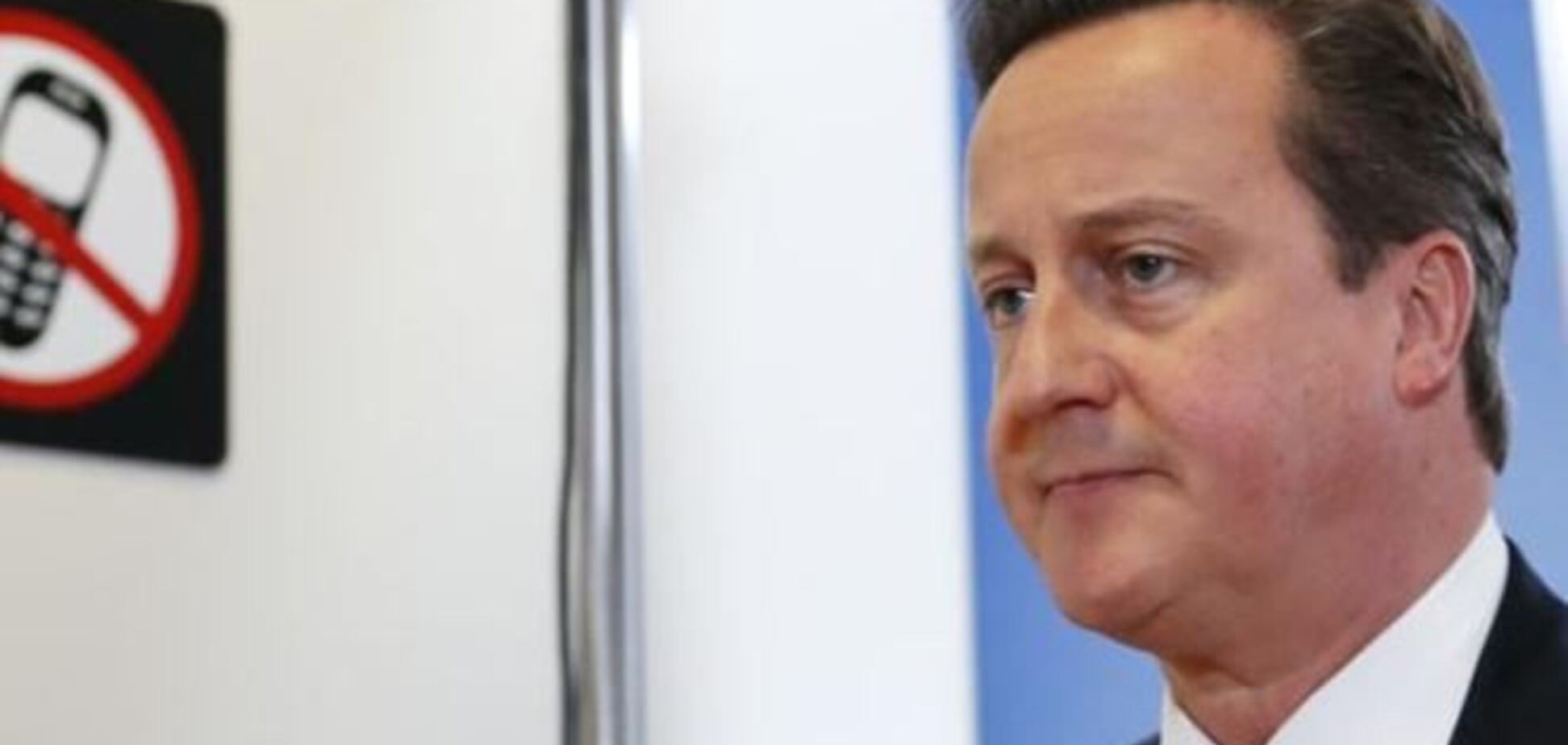 Кэмерон обвинил Сноудена в 'содействии врагам' Великобритании