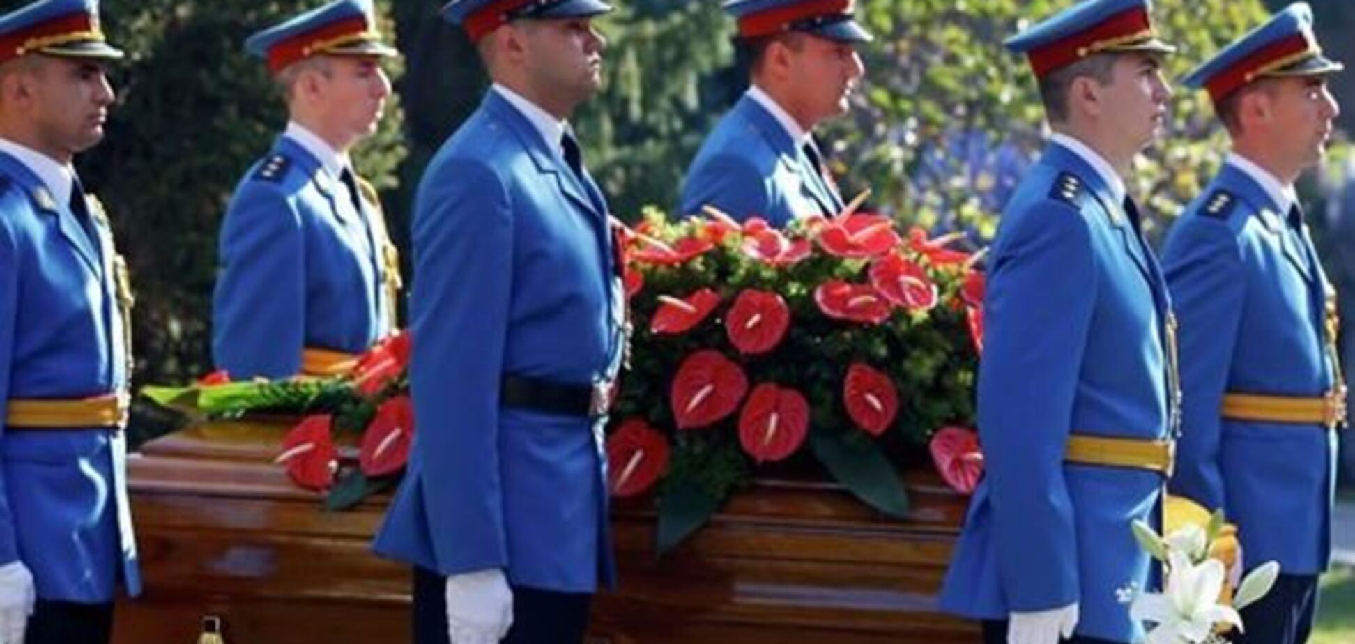 Вдову югославського екс-лідера Тіто поховали з військовими почестями
