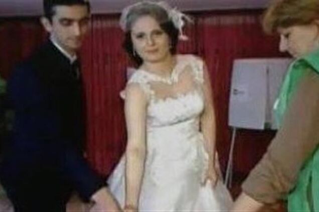 Новобрачные пришли на выборы президента Грузии прямо со свадьбы