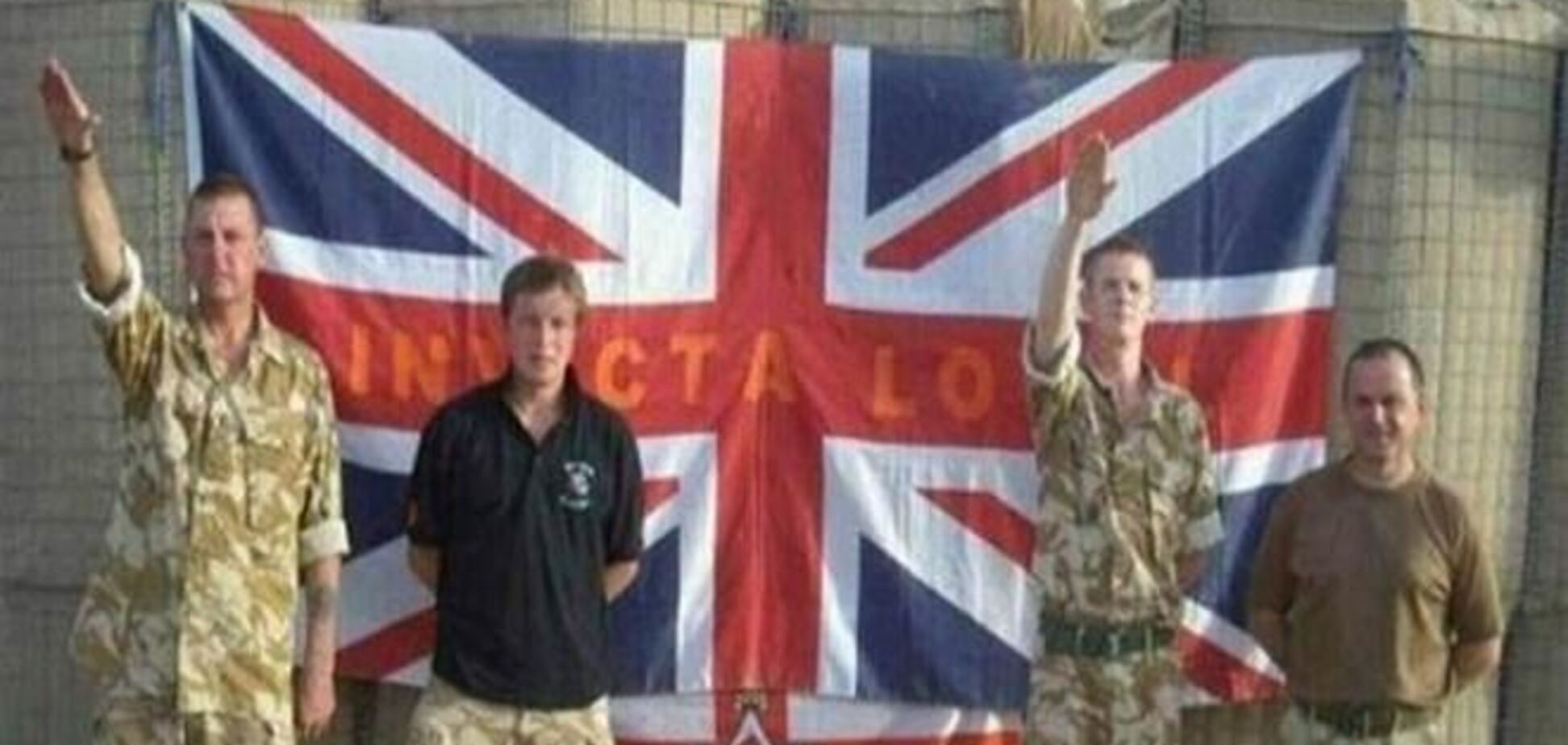 Британские солдаты поплатились за нацистское приветствие