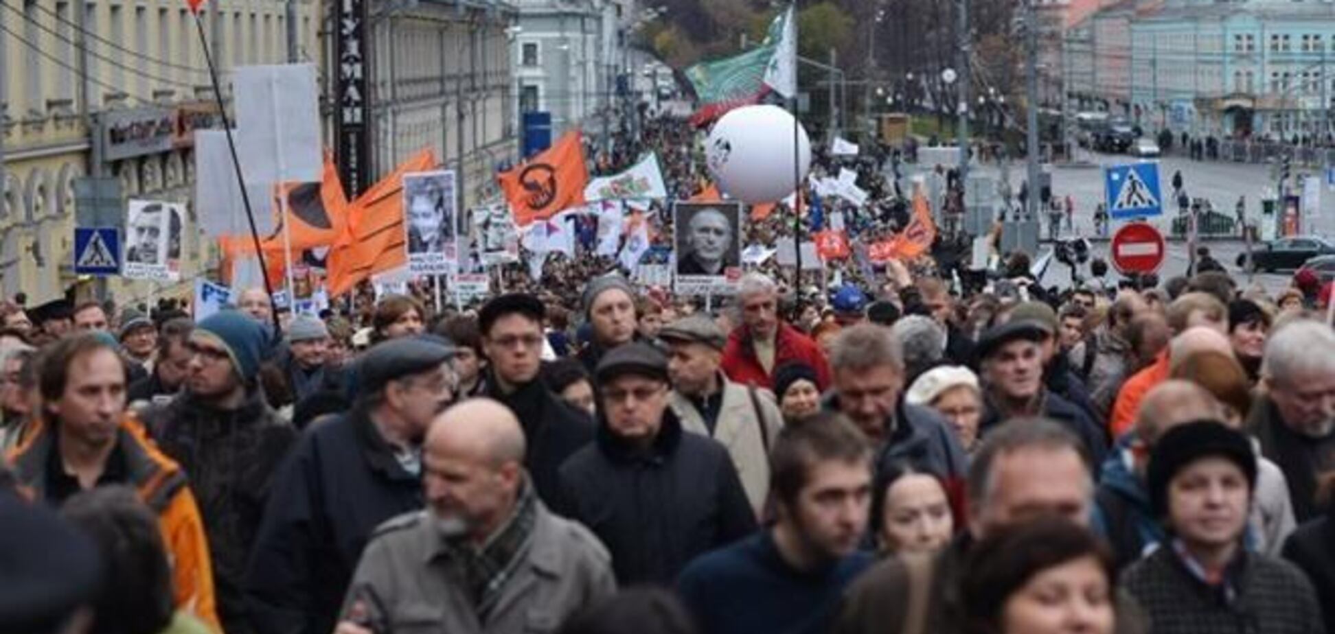 Тысячи людей собрались в центре Москвы на шествие оппозиции