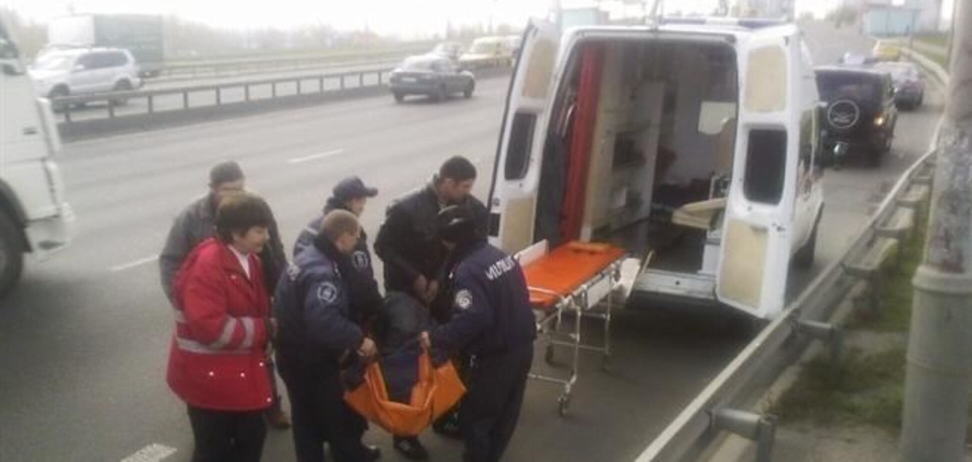 В Киеве мужчина прыгнул с моста