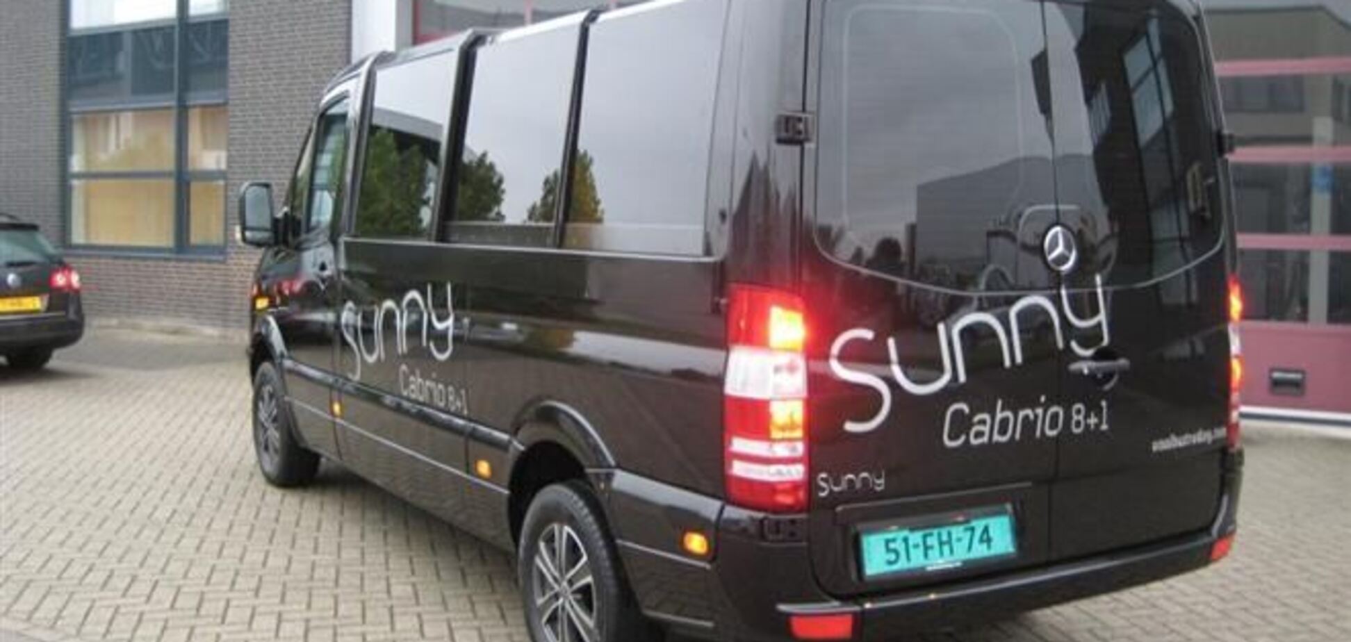 Mercedes Sprinter превратили в купе-кабриолет