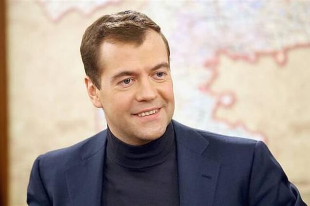 Если проблема долга не решится, РФ переведет Украину на предоплату за газ - Медведев