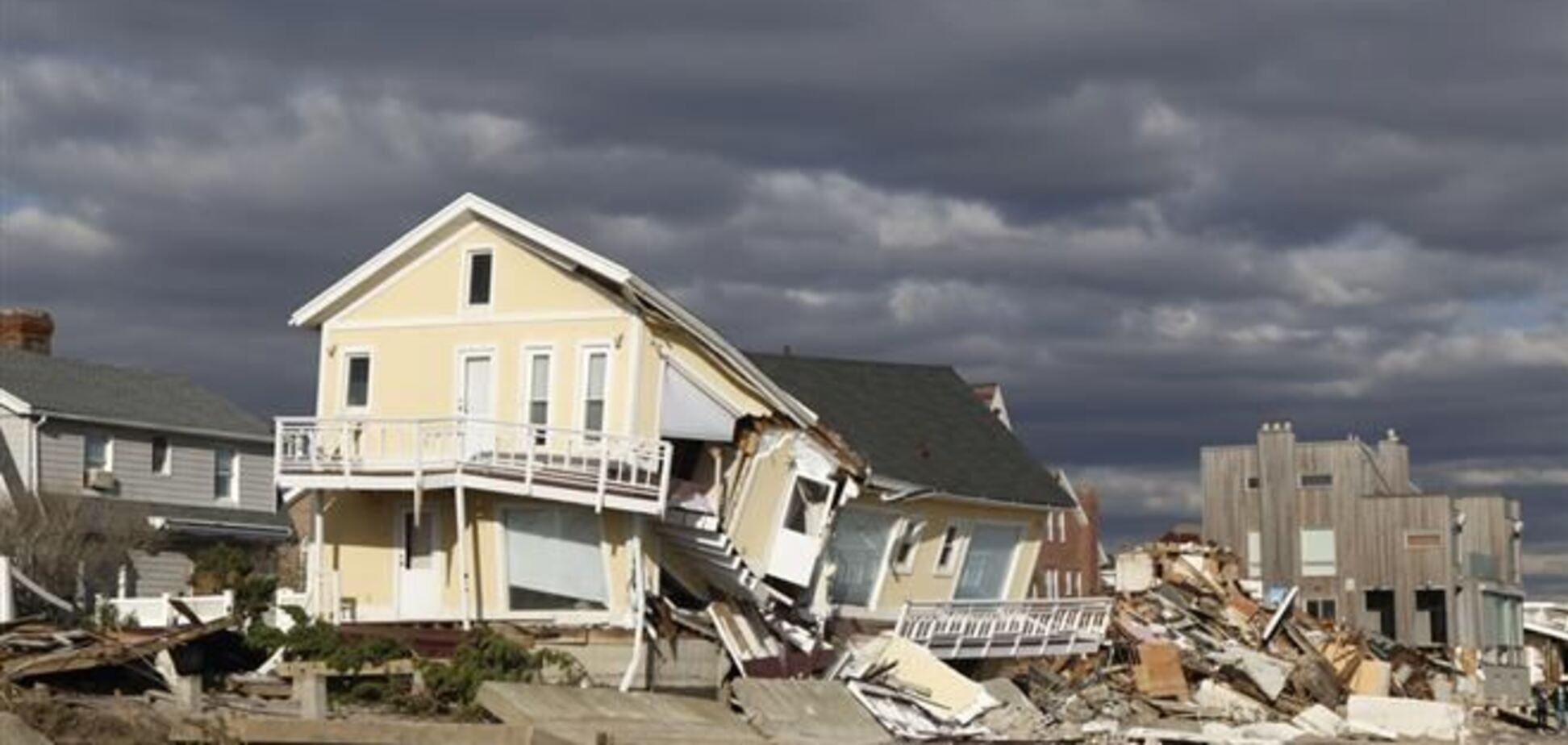 Ураган 'Святой Иуда' изрядно потрепал недвижимость северной Европы