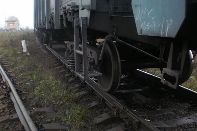 На Луганщині хлопець, який потрапив під локомотив, дивом залишився живий