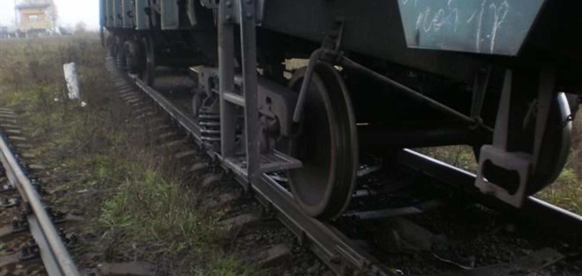 На Луганщині хлопець, який потрапив під локомотив, дивом залишився живий
