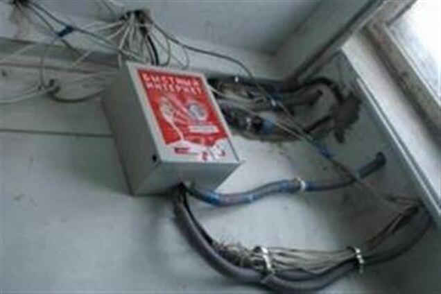 В Киеве на трех этажах жилого дома горели интернет-провода