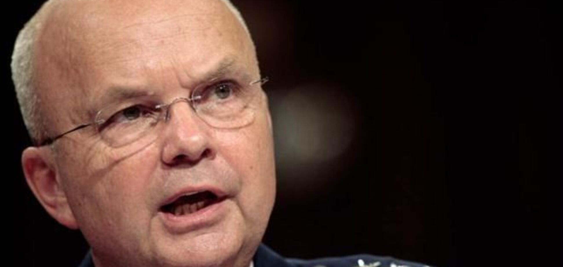 Колишній глава ЦРУ і АНБ пригрозив 'знищити' Сноудена