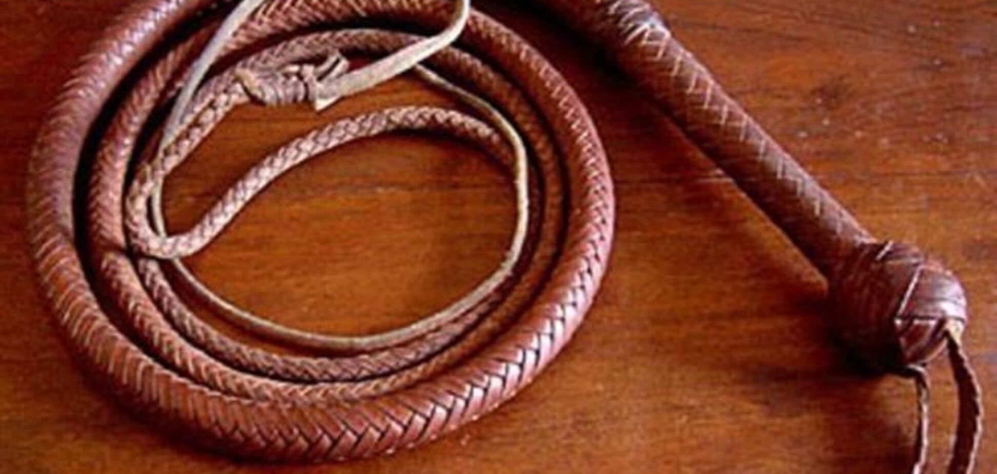 В Саудовской Аравии мужчин приговорили к порке за танец голышом