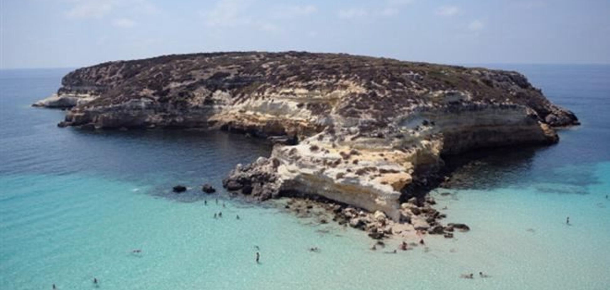 Корабельна аварія біля острова Лампедуза: вже 50 загиблих
