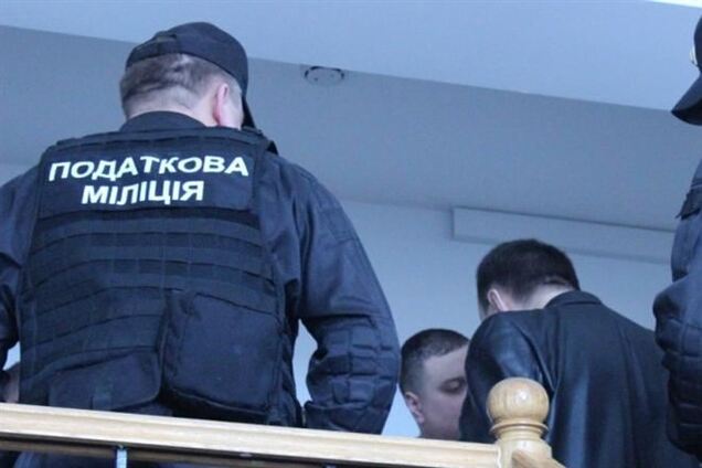 Мелитопольские налоговики задержаны за взятку 300 тыс. гривен