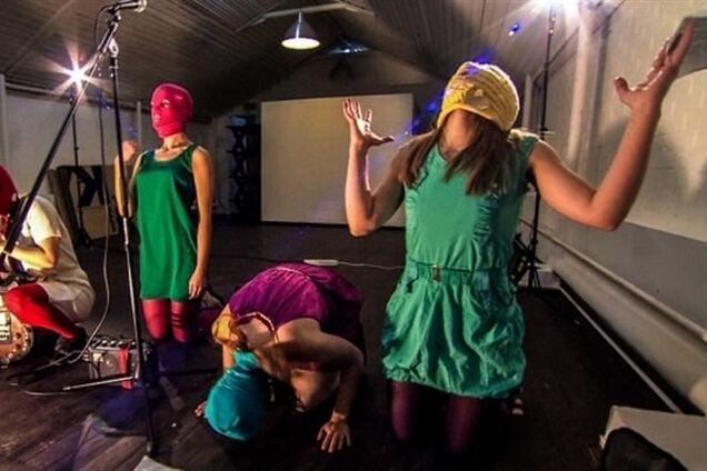 У Сімферополі показ фільму про Pussy Riot зірвали димовою шашкою