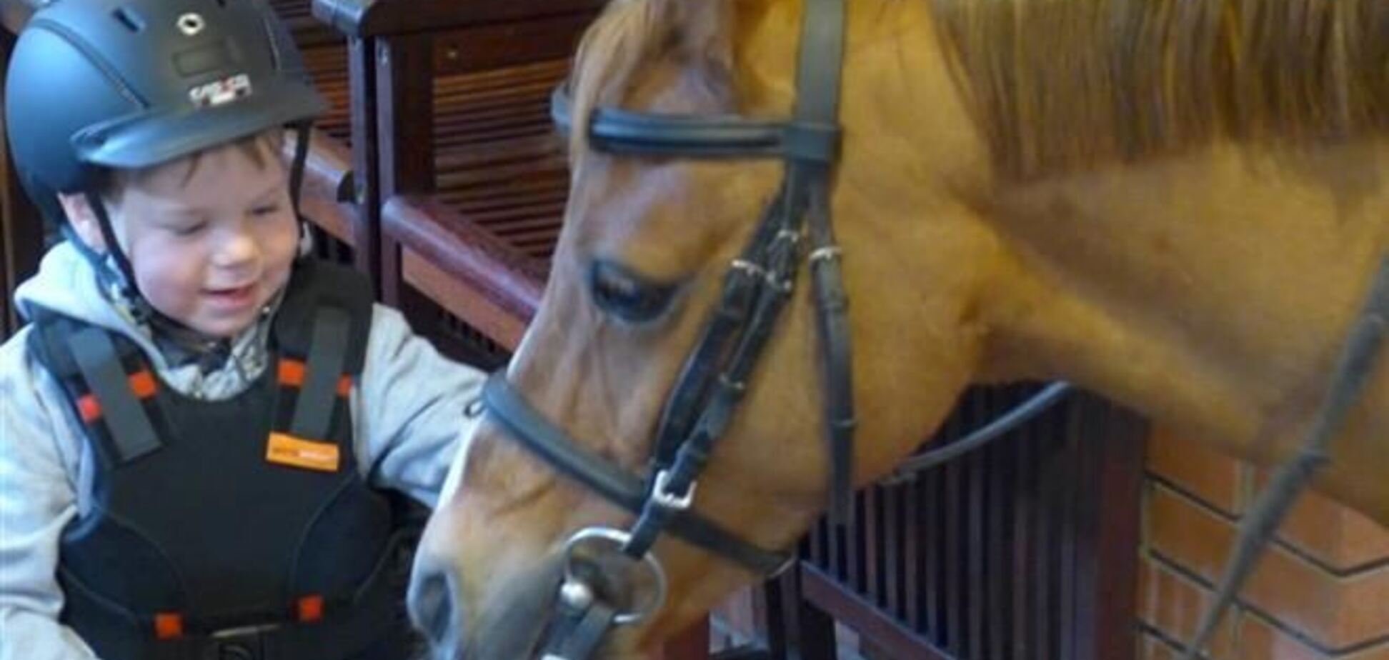 Нардеп Миримский учит сына ездить верхом