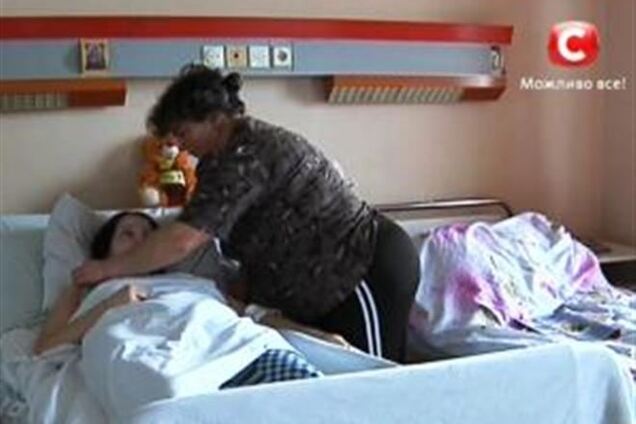 Скандал на Прикарпатье: врач вырезал 19-летней роженице матку