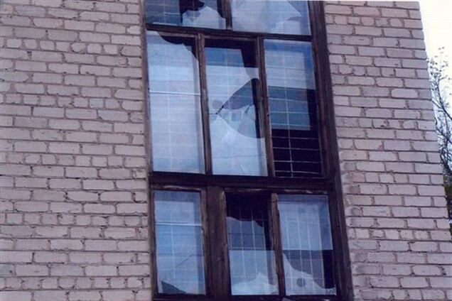 На Житомирщині хлопці обстріляли школу заради розваги