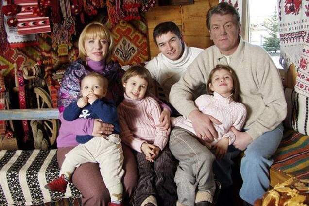 Жена Ющенко в наказание лишила сына Интернета