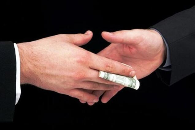 На Черкащині мера та його заступника затримали прямо на робочому місці