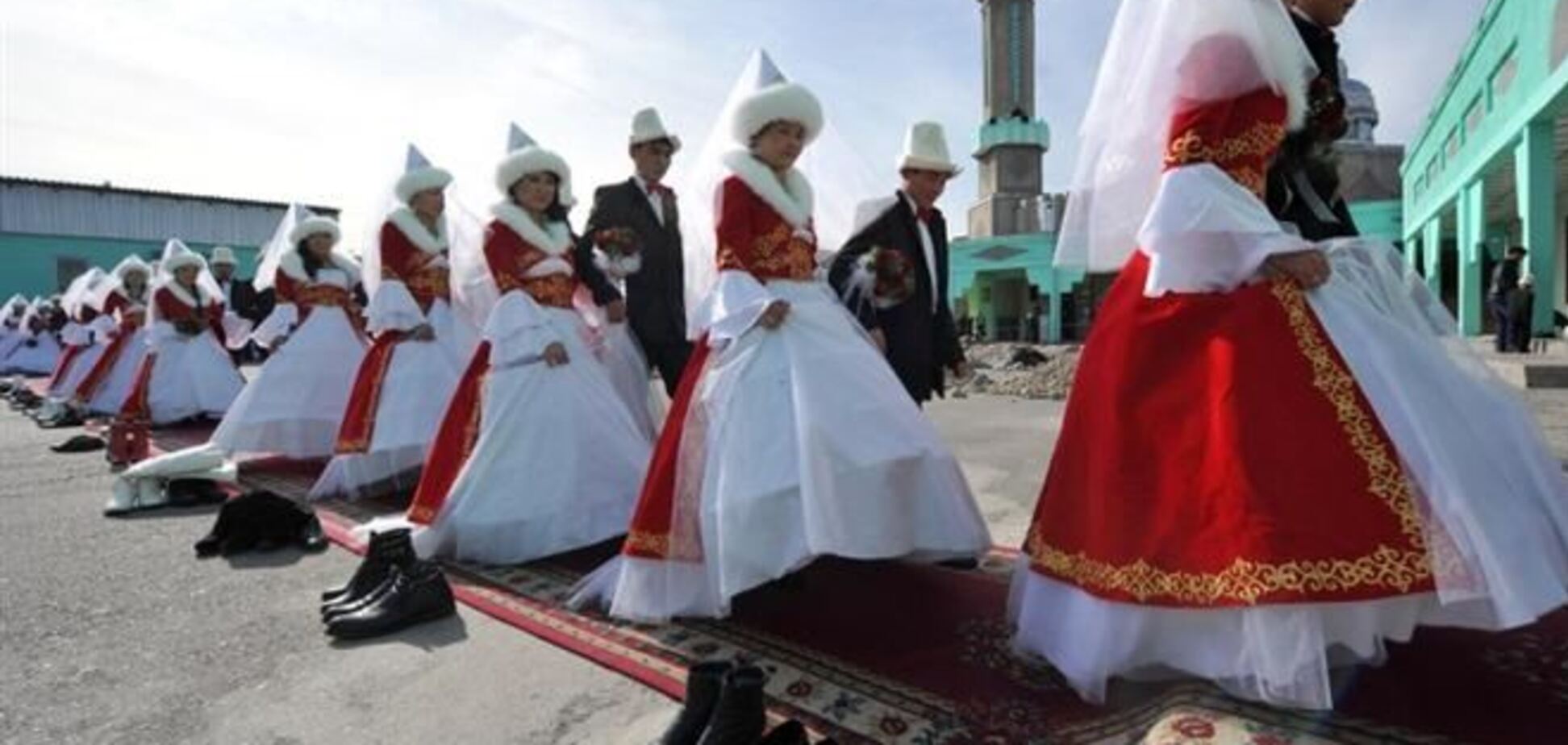 Массовая свадьба в Киргизии