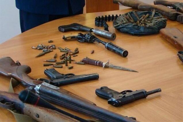 Макеевская милиция попалась на махинациях с разрешениями на оружие