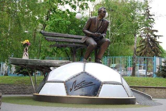 Памятник Лобановскому перенесут со стадиона 'Динамо'