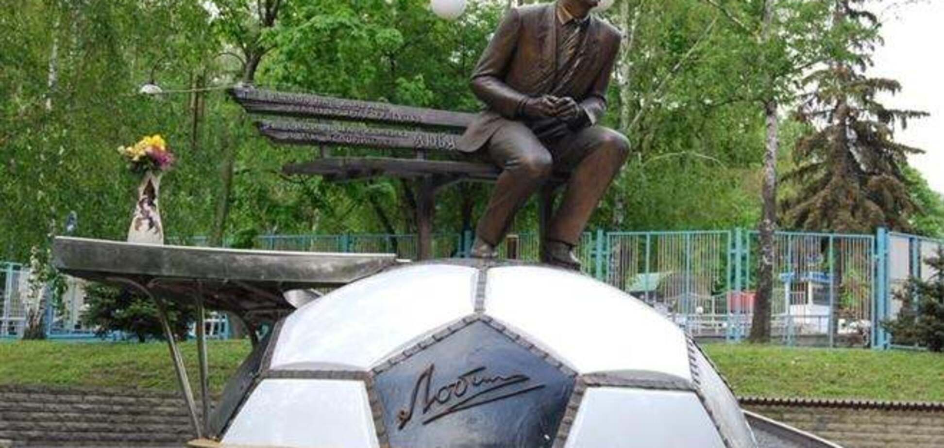 Памятник Лобановскому перенесут со стадиона 'Динамо'