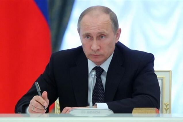 СМИ: Путин вдвое поднял зарплаты министрам-силовикам