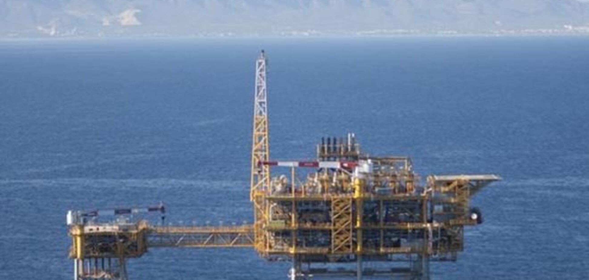 Испанию сотрясает из-за бывшей морской нефтяной платформы