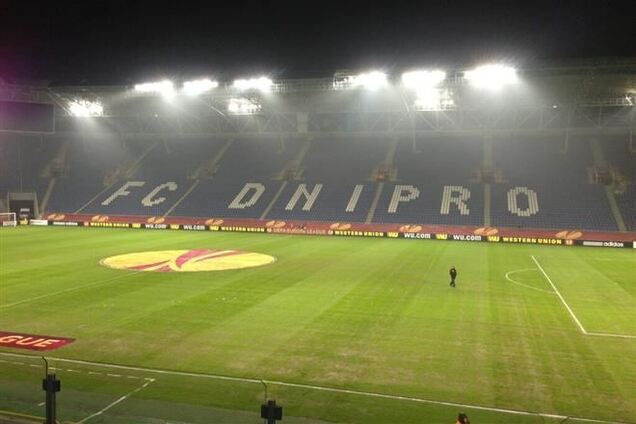 Матч 'Днепр' – 'Металлист' прервали из-за проблем с освещением
