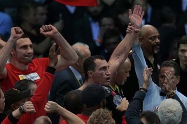 Янукович поздравил Кличко с победой