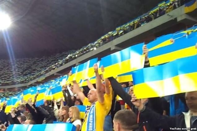 Янукович доручив Пшонці розібратися з уболівальниками матчу Україна-Сан-Марино