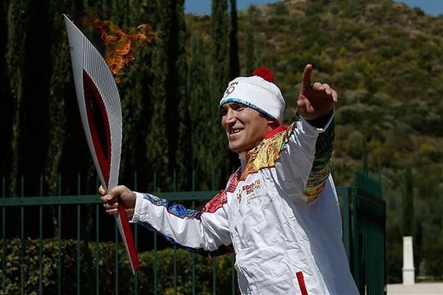 Почему огонь погас? 10 удивительных историй про олимпийский факел