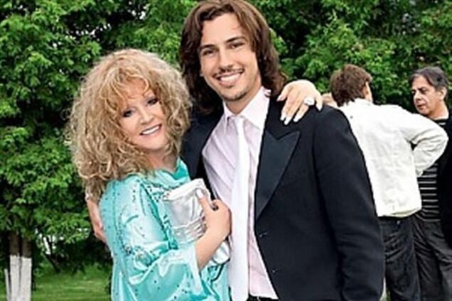 Максим Галкин показал одного из новорожденных близнецов