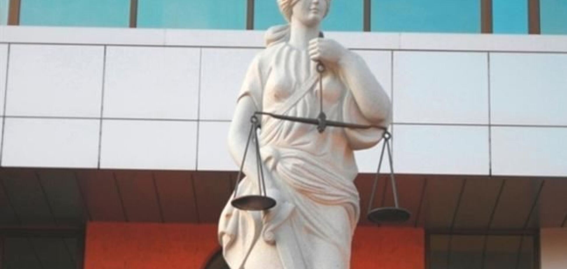 День юриста в донецком суде закончился пожаром