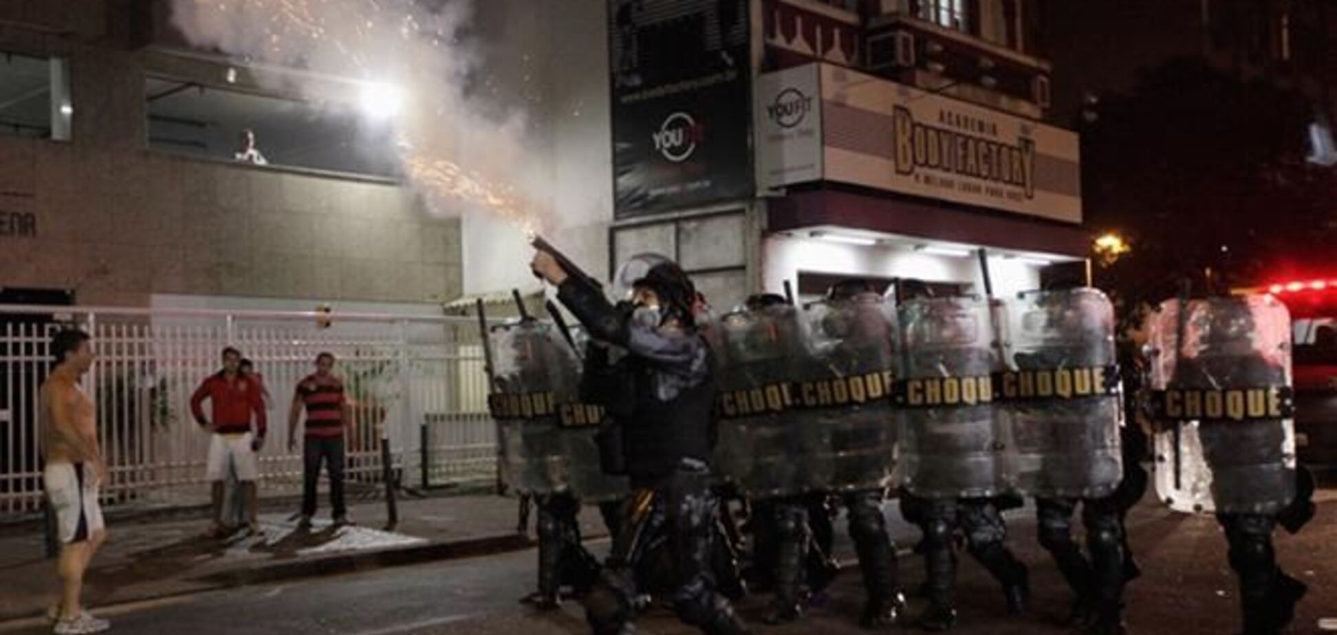 Протест бразильских учителей закончился столкновениями с полицией