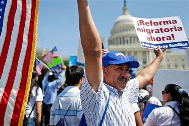 Вісім американських конгресменів затримані за участь в акції протесту