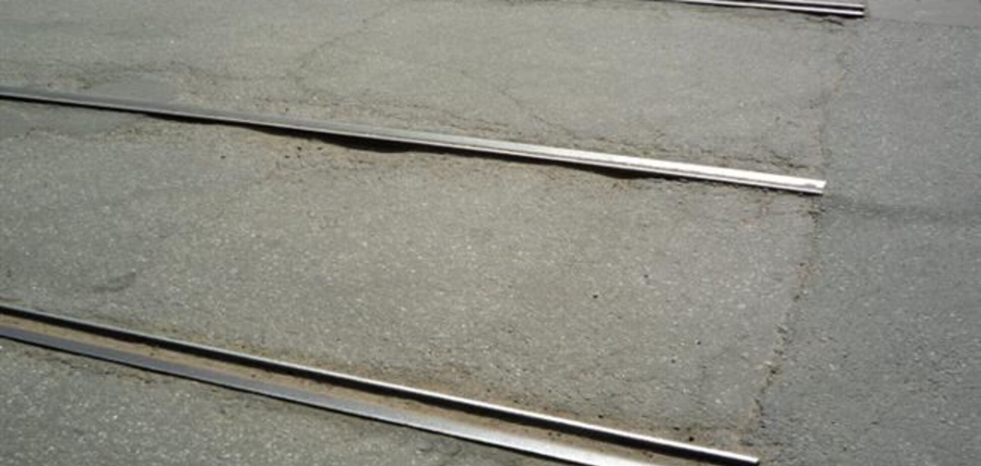 У Росії трамвайні рейки випадково закатали в асфальт