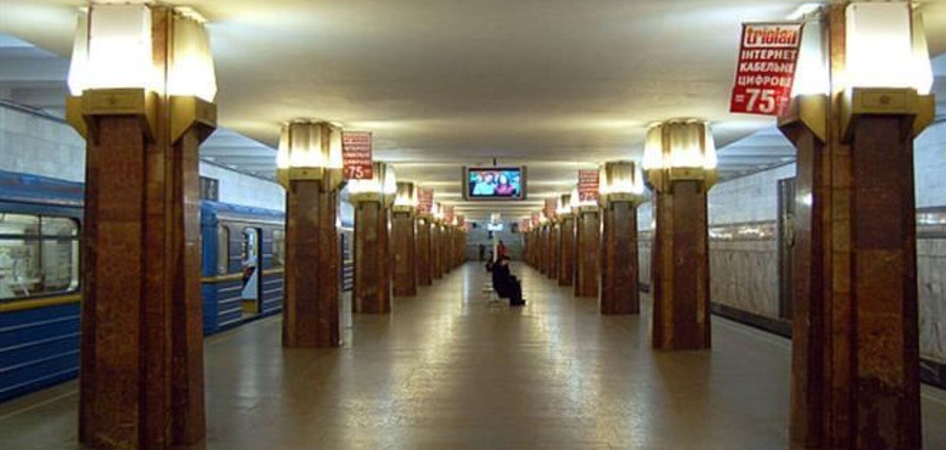 В Киеве из-за падения пьяного пассажира на рельсы не ходили поезда метро