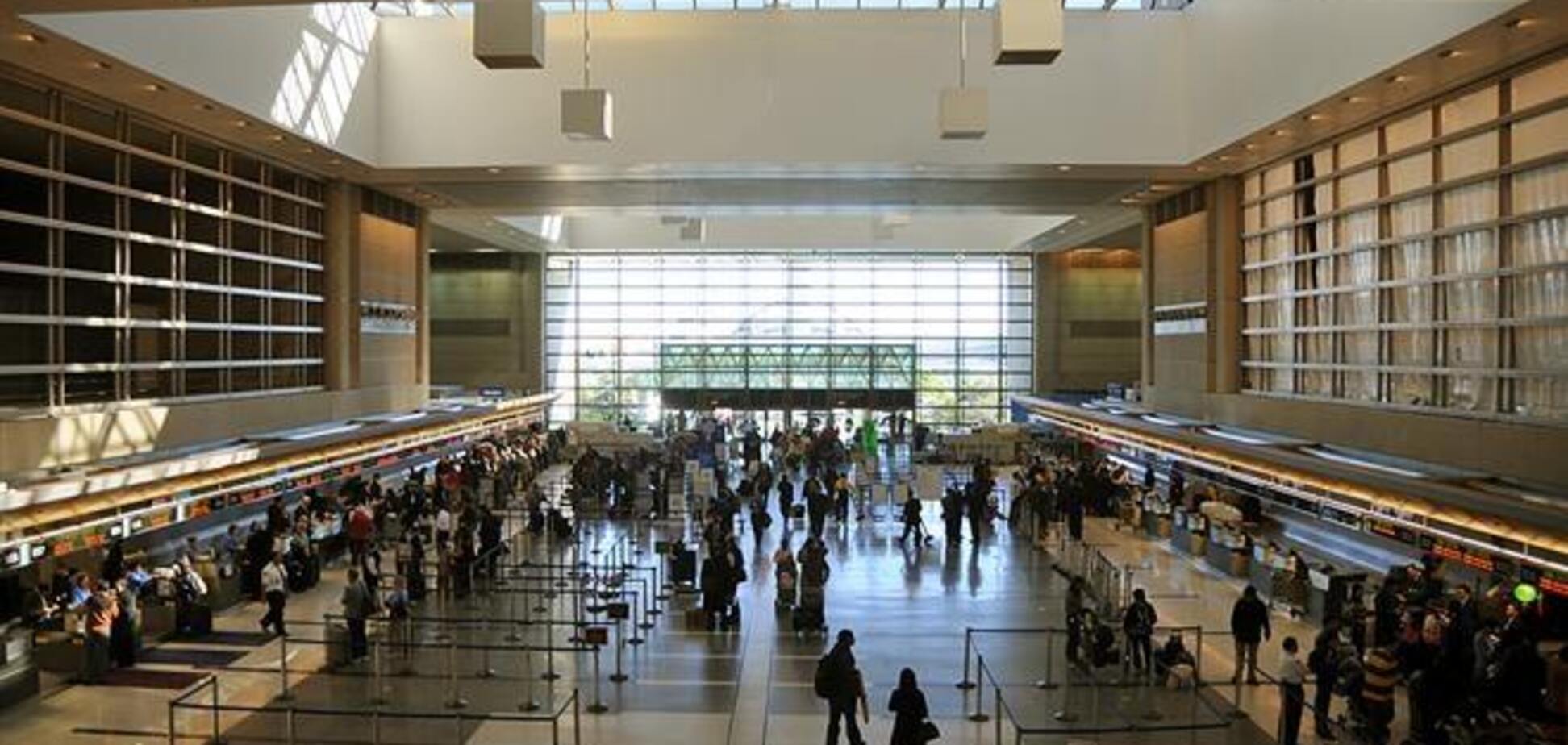 Стрельба в аэропорту Лос-Анджелеса: уже есть жертвы