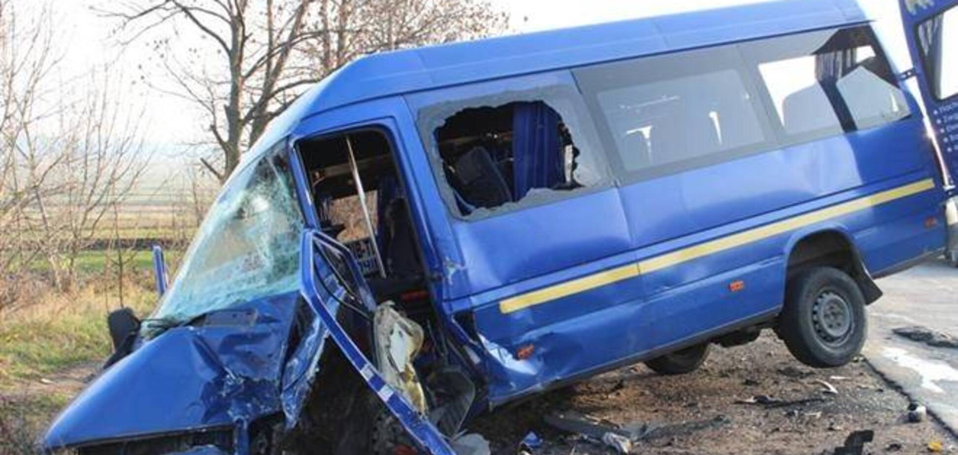 На Львовщине столкнулись автобус и легковушка: семь пострадавших