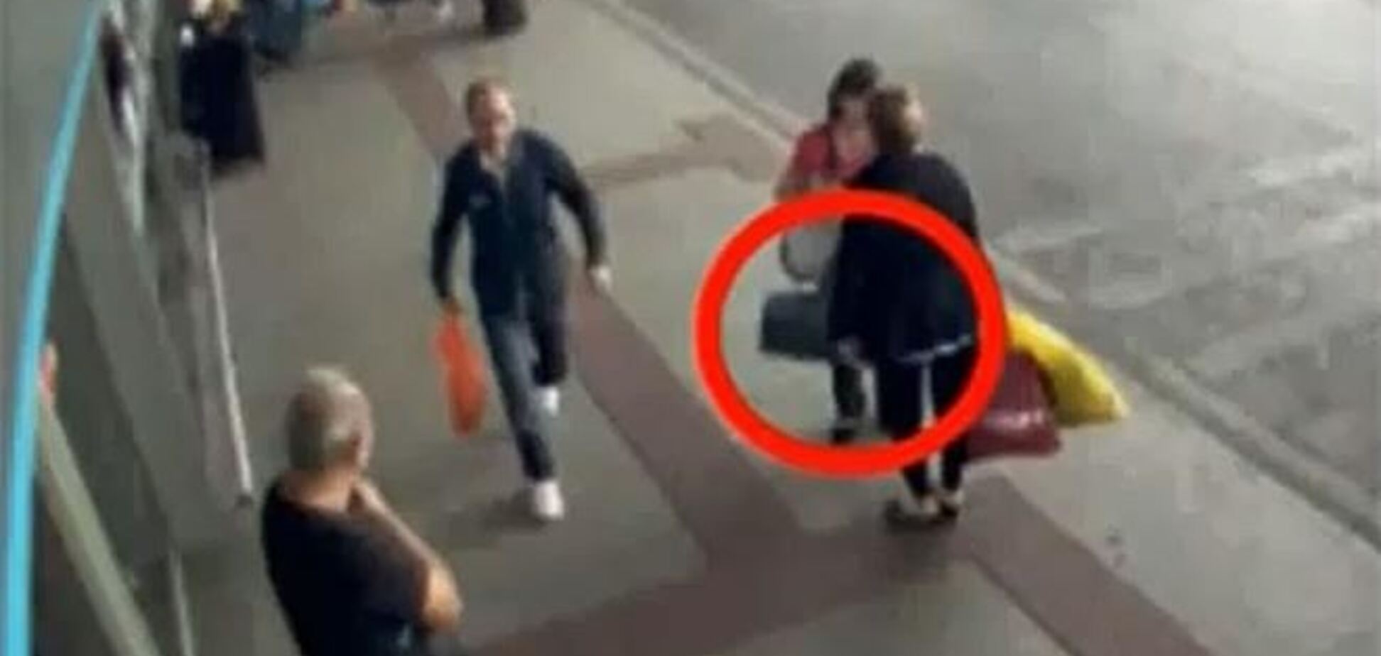 Туркменка пыталась продать своего ребенка в турецком аэропорту