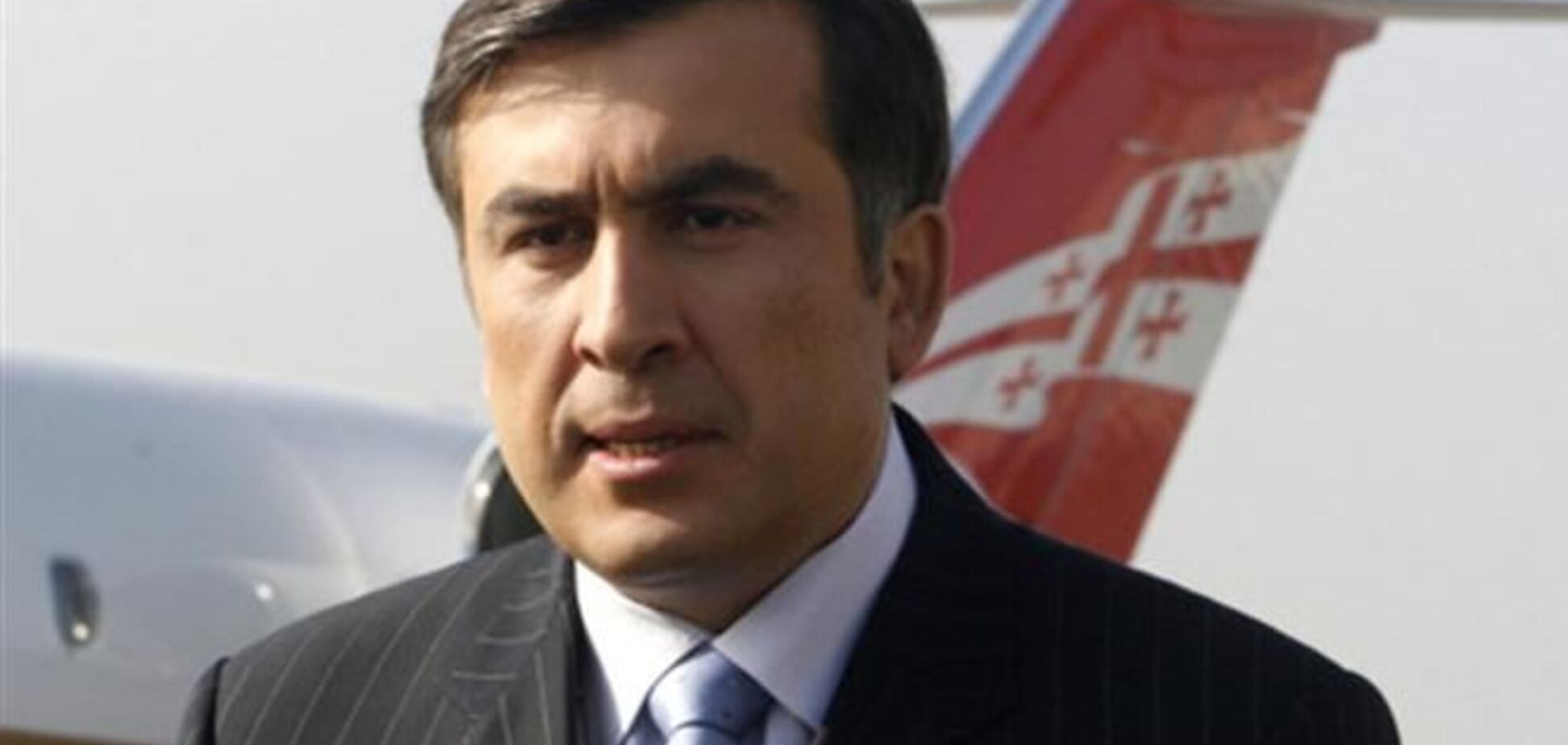 С Дворца президента Грузии сняли флаг партии Саакашвили