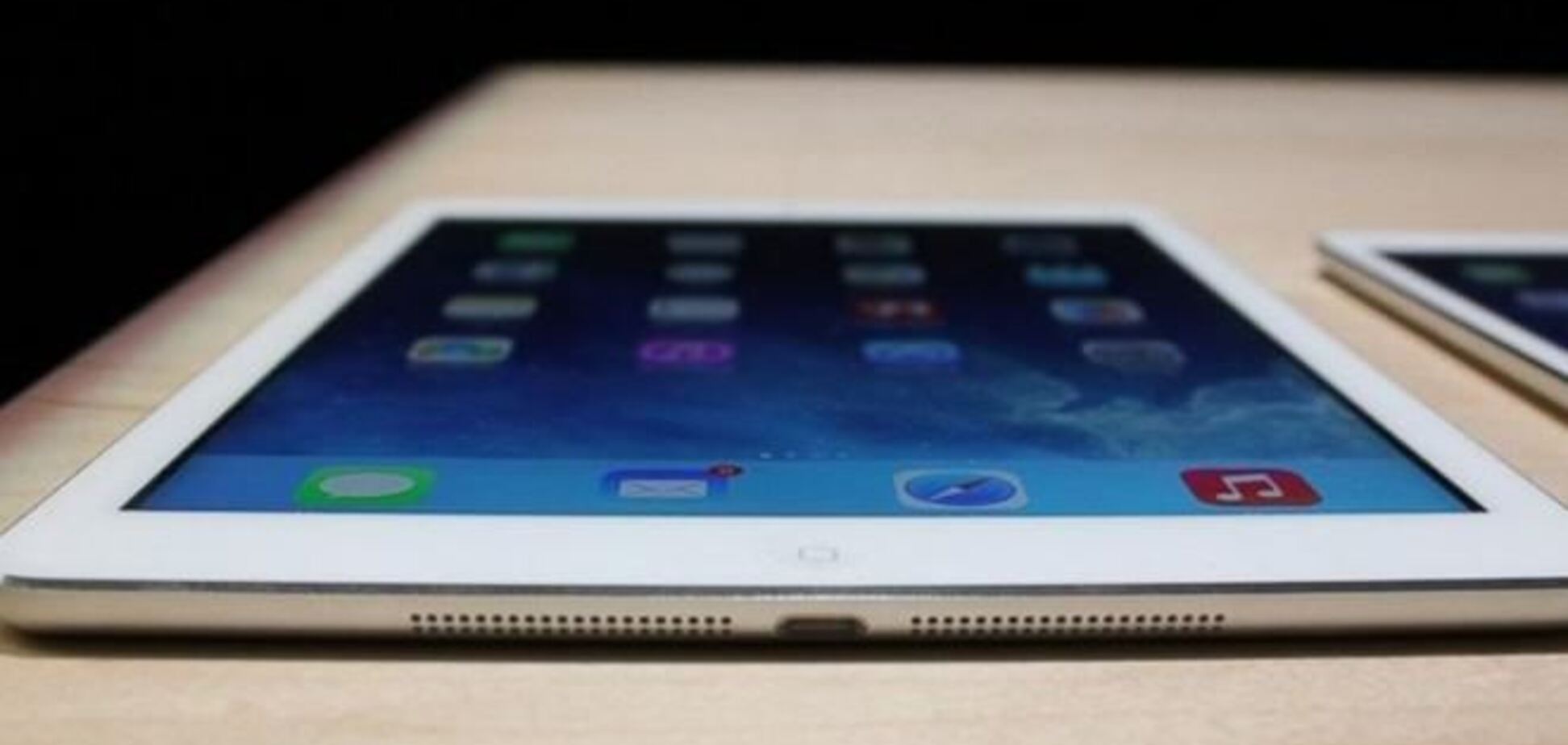 Краш-тест: iPad Air разбился при падении на песок