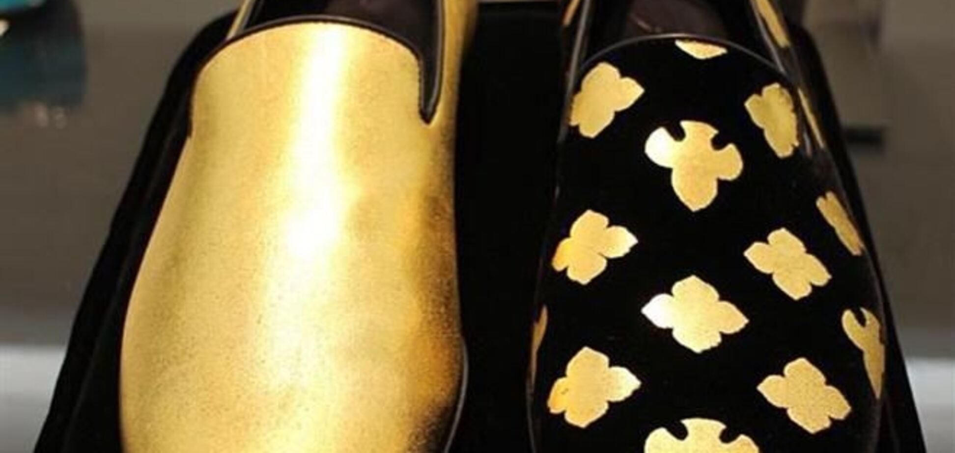 В Дубае продают золотые туфли